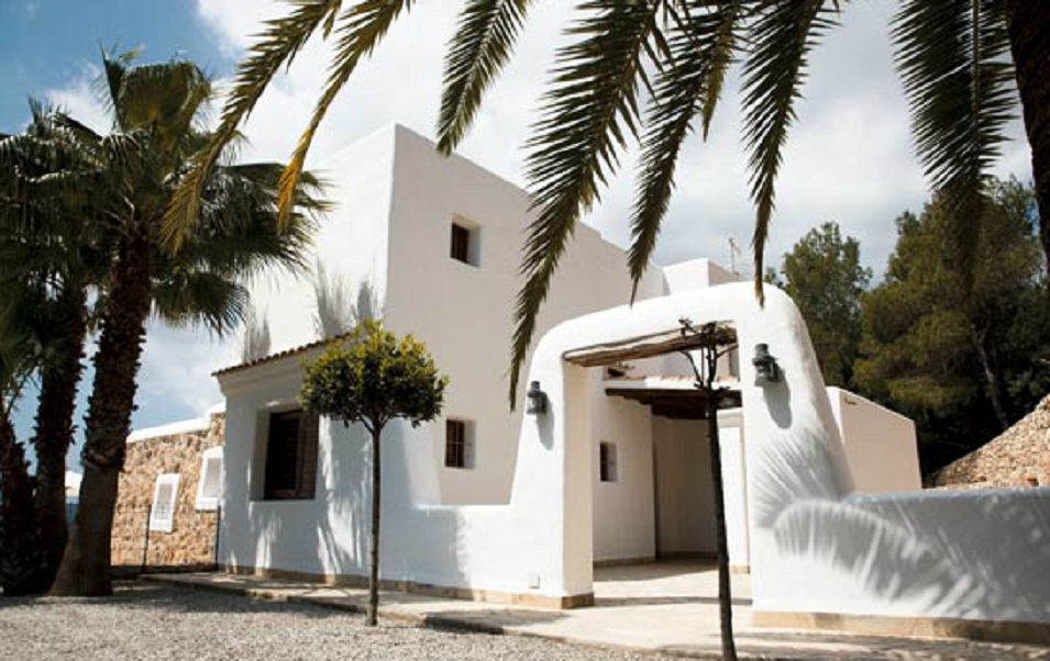 Vista general entrada de la casa en Ibiza