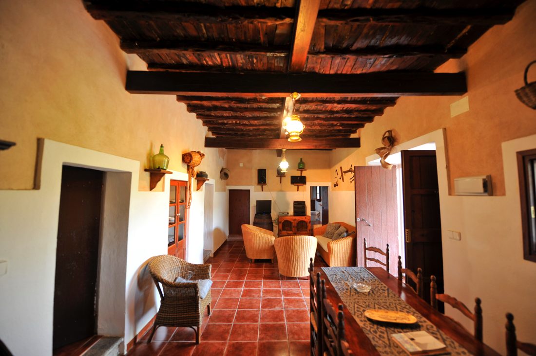 salon interior casa de alquiler ibiza 