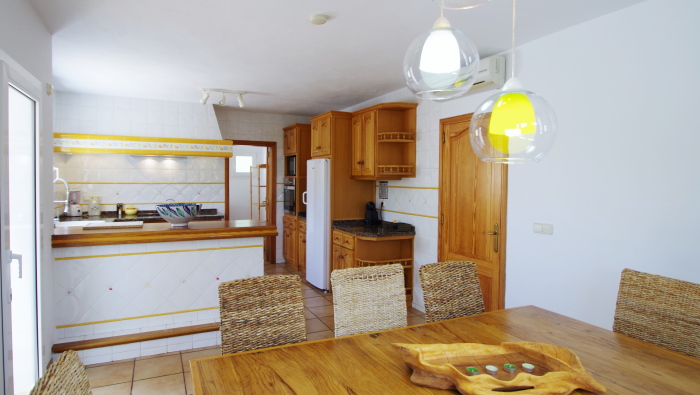 kitchen with a dining room in a rental house in Ibiza