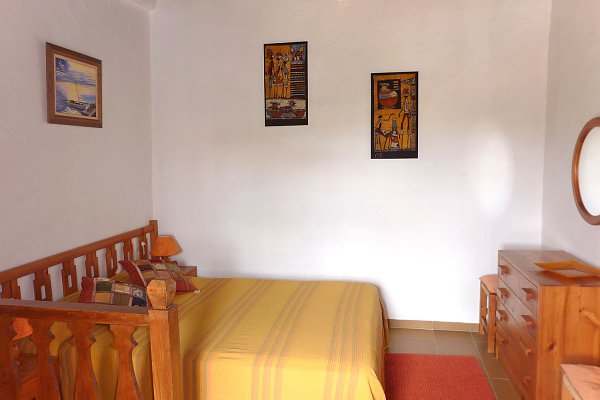 Habitacin cama matrimonio en una villa en Ibiza